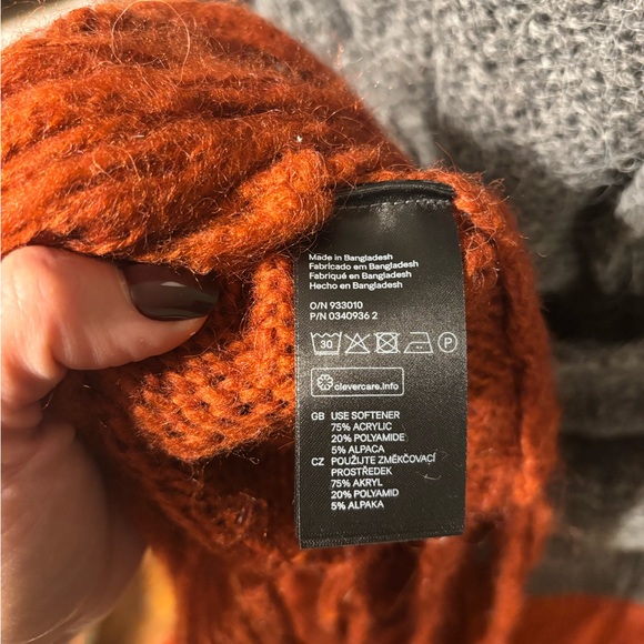 Hooded Fringe Poncho - Picture 7 of 7